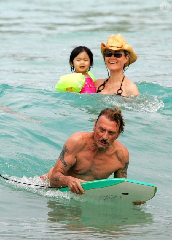 Johnny Hallyday, sa femme Laeticia et leur fille Jade à St Barth en février 2006
