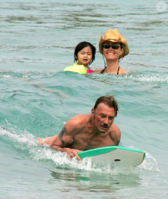 Johnny Hallyday, sa femme Laeticia et leur fille Jade à St Barth en février 2006