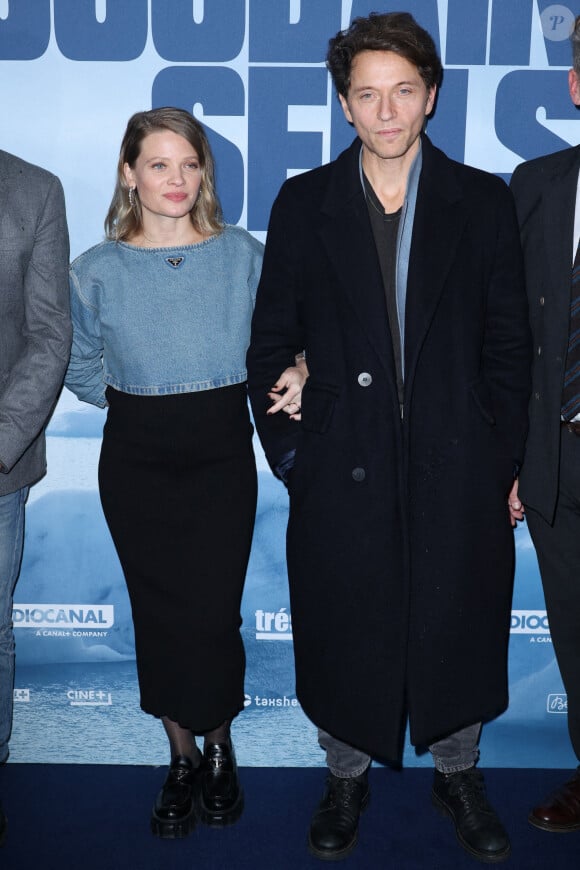 Mélanie Thierry et Raphaël Haroche assistent à la première de "Soudain Seuls" à l'UGC Normandie à Paris, le 4 décembre 2023. Photo par Jerome Dominé/ABACAPRESS.COM