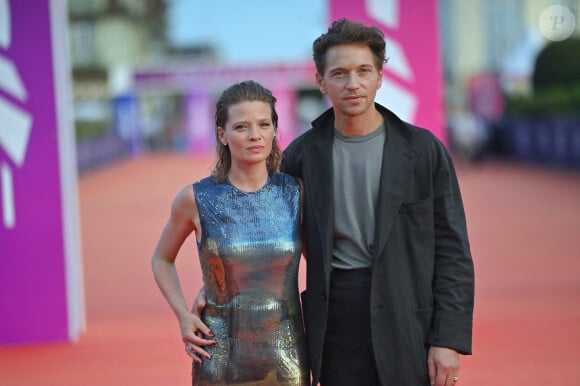 Mélanie Thierry et le chanteur Raphaël assistent à la première de "La Zone d'intérêt" lors du 49e Festival du film américain de Deauville le 7 septembre 2023 à Deauville. Photo par Franck Castel/ABACAPRESS.COM