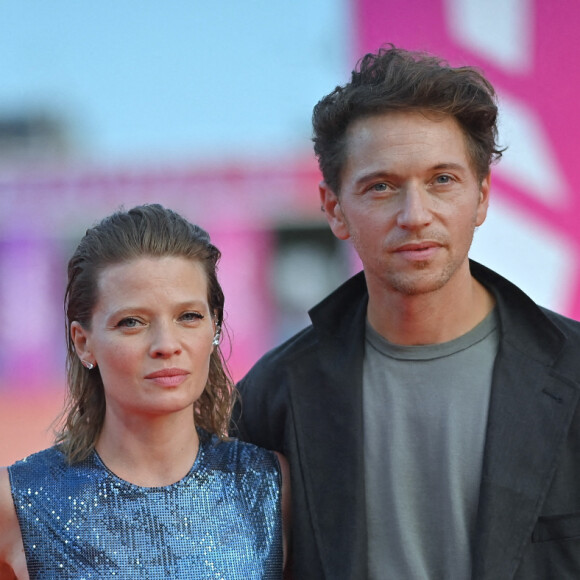 Mélanie Thierry et le chanteur Raphaël assistent à la première de "La Zone d'intérêt" lors du 49e Festival du film américain de Deauville le 7 septembre 2023 à Deauville. Photo par Franck Castel/ABACAPRESS.COM