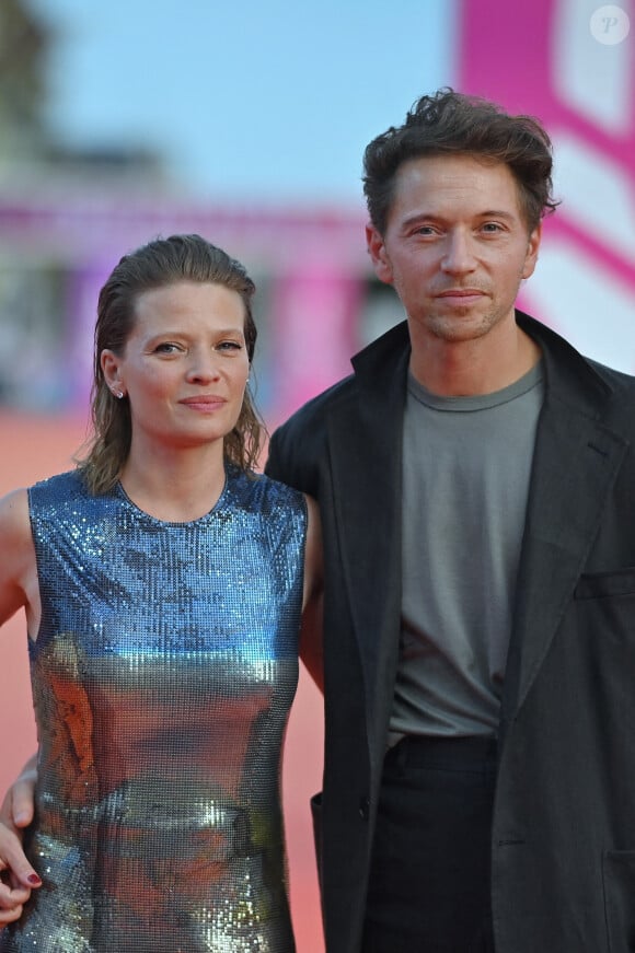 Mélanie Thierry et Raphaël Haroche assistent à la première de "La zone d'intérêt" lors du 49e Festival du film américain de Deauville le 7 septembre 2023 à Deauville. Photo par Franck Castel/ABACAPRESS.COM