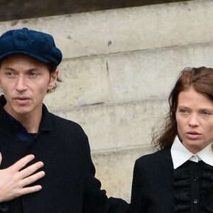 Mélanie Thierry et Raphaël Haroche quittant les funérailles du photographe Peter Lindbergh tenues à l'église Saint-Sulpice à Paris, le 24 septembre 2019. Photo par ABACAPRESS.COM