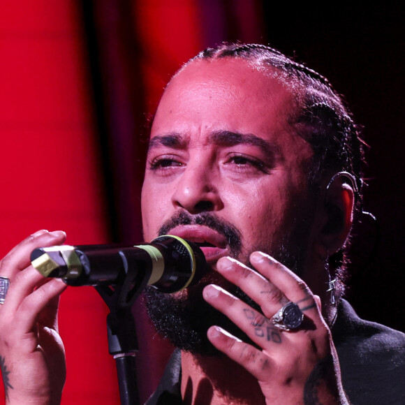 Le chanteur Slimane participe à l'émission de télévision italienne Raiuno "La Volta Buona" à Rome, Italie, le 21 mars 2024. © ANSA/Bestimage