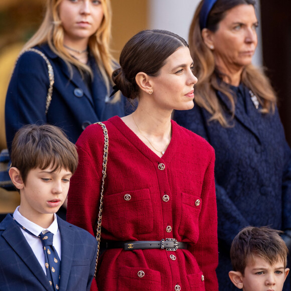 Charlotte Casiraghi et ses fils Raphaël Elmaleh et Balthazar Rassam - La famille princière monégasque dans la cour d'honneur du palais lors de la la fête nationale à Monaco, le 19 novembre 2023. La famille princière monégasque assiste à la prise d'armes, puis à la cérémonie de remise des médailles et à un défilé militaire sur la place du palais princier. © Olivier Huitel / Pool Monaco / Bestimage 