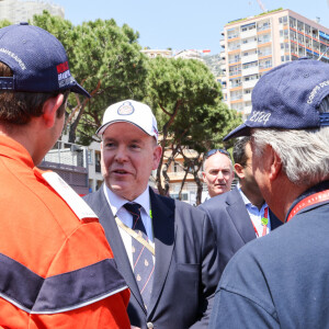 "Samedi 11 mai, S.A.S. le Prince Albert II était présent sur le circuit du 14e Grand Prix de Monaco Historique. En prélude au départ des essais qualificatifs, le Prince Souverain a assisté à l'hommage rendu au pilote Ayrton Senna"
Le prince Albert II de Monaco lors de la 14ème édition du Grand Prix de Monaco Historique, le 11 mai 2022. Le Grand Prix Historique de Monaco existe depuis 1997. Il se déroule tous les deux ans avant le Grand Prix de Monaco F1. Il est disputé sur le même circuit que le Grand Prix F1 avec en plus le charme des voitures anciennes qui proposent une rétrospéctive splendide des courses automobiles. organisé tous les deux ans pas l'Automobile Club de Monaco (ACM), il remporte un vif succès auprès du public, qui vient de plus en plus nombreux à chaque édition. © Claudia Albuquerque/Bestimage 