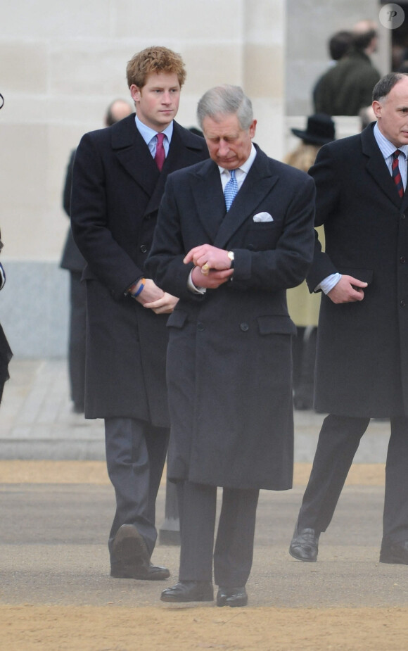 Le roi Charles III était visiblement "trop occupé" pour s'entretenir avec son fils cadet
Le prince Charles et le Prince Harry