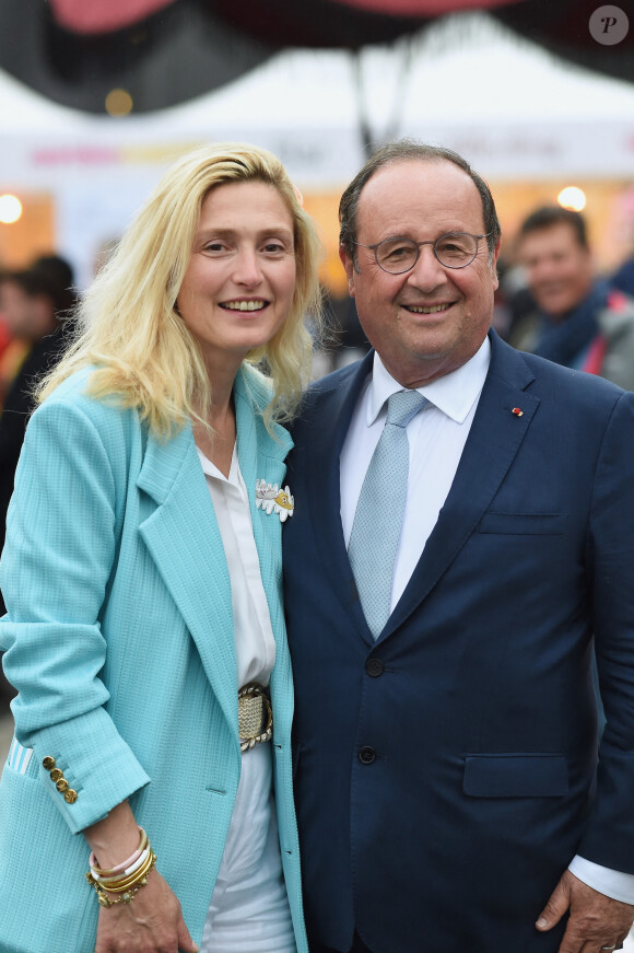 Francois Hollande et Julie Gayet lors du festival Soeurs Jumelles, Rencontre de la musique et de l'image à Rochefort le 1er juillet 2023. © Franck Castel / Bestimage 