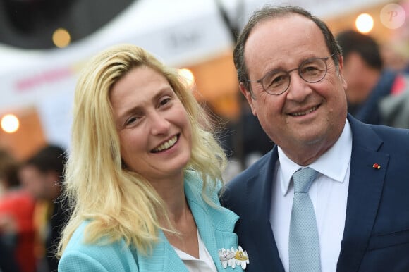 La jeune femme était venue présenter son nouveau livre. 
Francois Hollande et Julie Gayet lors du festival Soeurs Jumelles, Rencontre de la musique et de l'image à Rochefort le 1er juillet 2023. © Franck Castel / Bestimage 