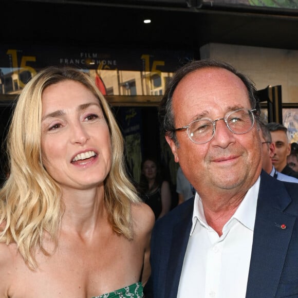 Julie Gayet et son mari François Hollande lors du 15ème festival du film francophone de Angoulême (jour 4) au cinéma CGR à Angoulême, France, le 26 août 2022. © Coadic Guirec/Bestimage 