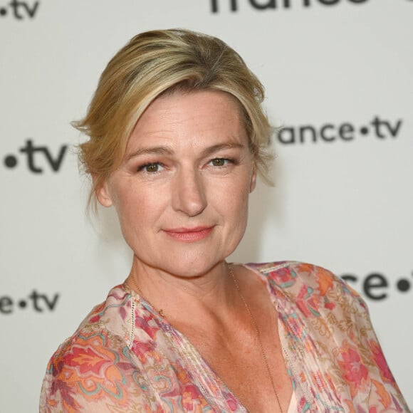 Anne-Élisabeth Lemoine au photocall pour la conférence de presse de rentrée de France TV à la Grande Halle de la Villette à Paris, France, le 6 juillet 2022. © Coadic Guirec/Bestimage 