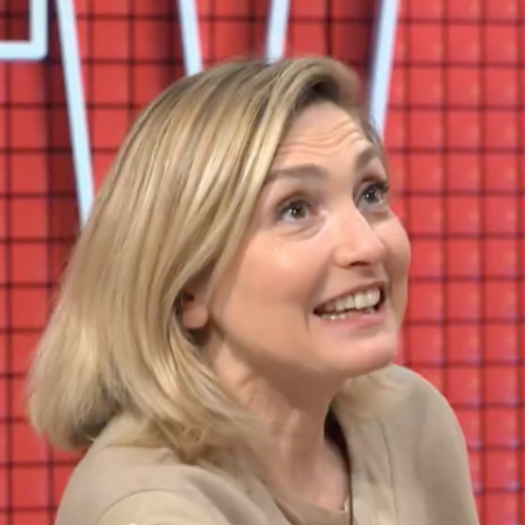 Julie Gayet a été très gênée par une question très privée sur sa famille et son mari François Hollande.