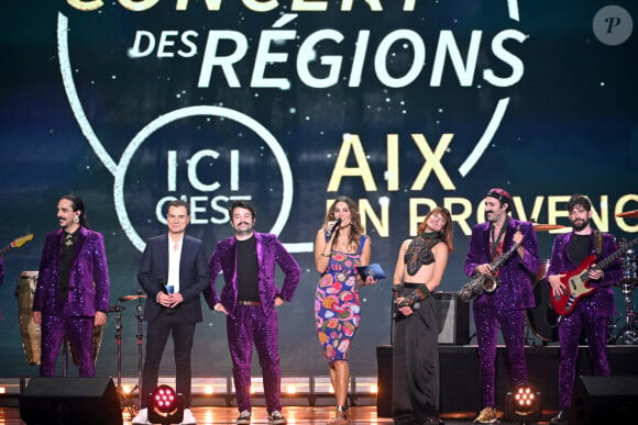 Ce vendredi 17 mai, France 3 propose la première édition du "Grand concert des régions" qui s'est déroulée à Aix-en-Provence.
Exclusif - Laurent Luyat, Laury Thilleman et le groupe Deluxe - Enregistrement de l'émission de télévision "Le Grand Concert des Régions : Ici c'est Aix en Provence", à l'Arena du Pays d'Aix, présentée par L.Luyat et L.Thilleman, et diffusée le 17 mai sur France 3. Le 30 avril 2024. © Bruno Bebert-Jack Tribeca / Bestimage