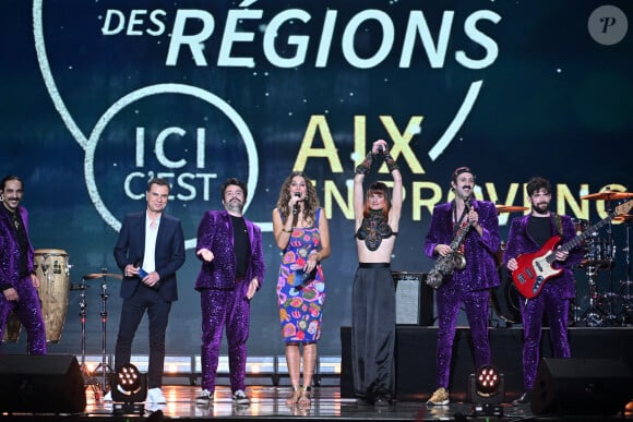 Exclusif - Laurent Luyat, Laury Thilleman et le groupe Deluxe - Enregistrement de l'émission de télévision "Le Grand Concert des Régions : Ici c'est Aix en Provence", à l'Arena du Pays d'Aix, présentée par L.Luyat et L.Thilleman, et diffusée le 17 mai sur France 3. Le 30 avril 2024. © Bruno Bebert-Jack Tribeca / Bestimage