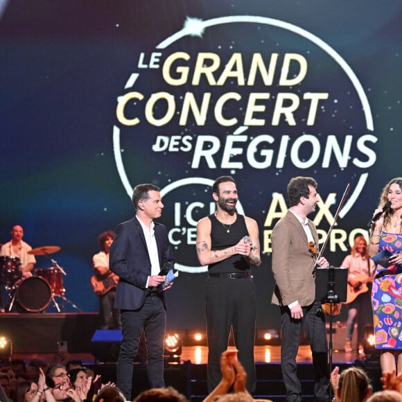 Exclusif - Laurent Luyat, Ycare, Bilal Alnemr, Laury Thilleman et Anne Sila - Enregistrement de l'émission de télévision "Le Grand Concert des Régions : Ici c'est Aix en Provence", à l'Arena du Pays d'Aix, présentée par L.Luyat et L.Thilleman, et diffusée le 17 mai sur France 3. Le 30 avril 2024. © Bruno Bebert-Jack Tribeca / Bestimage