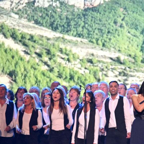 Exclusif - Anggun accompagnée par 100 choeurs Spectacul'art - Enregistrement de l'émission de télévision "Le Grand Concert des Régions : Ici c'est Aix en Provence", à l'Arena du Pays d'Aix, présentée par L.Luyat et L.Thilleman, et diffusée le 17 mai sur France 3. Le 30 avril 2024. © Bruno Bebert-Jack Tribeca / Bestimage