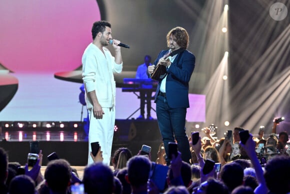 Exclusif - Amir Haddad et Vincent Beer-Demander - Enregistrement de l'émission de télévision "Le Grand Concert des Régions : Ici c'est Aix en Provence", à l'Arena du Pays d'Aix, présentée par L.Luyat et L.Thilleman, et diffusée le 17 mai sur France 3. Le 30 avril 2024. © Bruno Bebert-Jack Tribeca / Bestimage