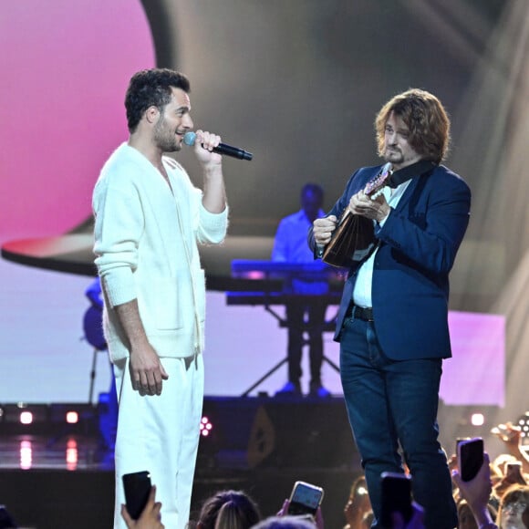 Exclusif - Amir Haddad et Vincent Beer-Demander - Enregistrement de l'émission de télévision "Le Grand Concert des Régions : Ici c'est Aix en Provence", à l'Arena du Pays d'Aix, présentée par L.Luyat et L.Thilleman, et diffusée le 17 mai sur France 3. Le 30 avril 2024. © Bruno Bebert-Jack Tribeca / Bestimage