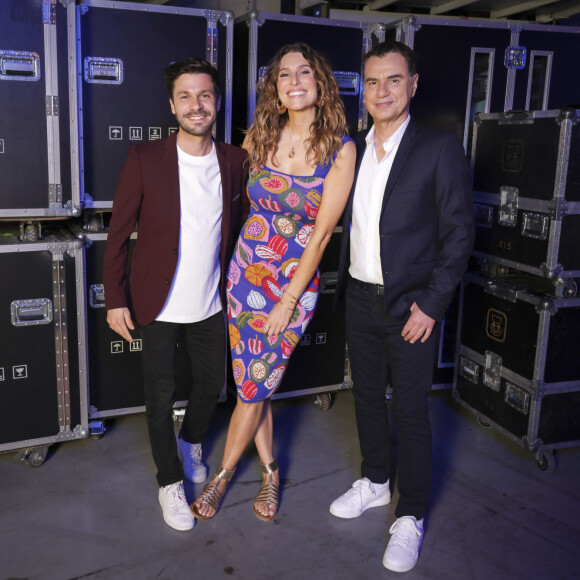 Exclusif - Adrien Gavazzi, Laury Thilleman, Laurent Luyat - Backstage de l'enregistrement de l'émission de télévision "Le Grand Concert des Régions : Ici c'est Aix en Provence", à l'Arena du Pays d'Aix, présentée par L.Luyat et L.Thilleman, et diffusée le 17 mai sur France 3. Le 30 avril 2024. © Bruno Bebert-Jack Tribeca / Bestimage