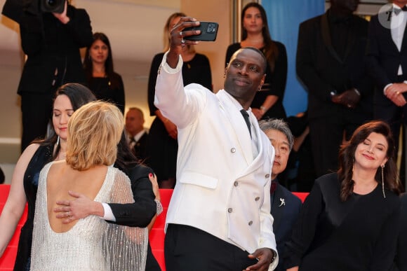 En bravant un interdit.
Omar Sy (Jury Longs Métrages) - Montée des marches du film " Le deuxième acte " pour la cérémonie d'ouverture du 77ème Festival International du Film de Cannes, au Palais des Festivals à Cannes. Le 14 mai 2024 © Jacovides-Moreau / Bestimage 