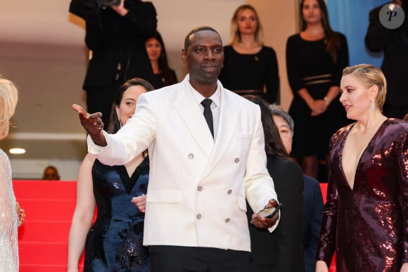 Ce qui est interdit !
Omar Sy et Greta Gerwig - Montée des marches du film " Le deuxième acte " pour la cérémonie d'ouverture du 77ème Festival International du Film de Cannes, au Palais des Festivals à Cannes. Le 14 mai 2024 © Jacovides-Moreau / Bestimage 