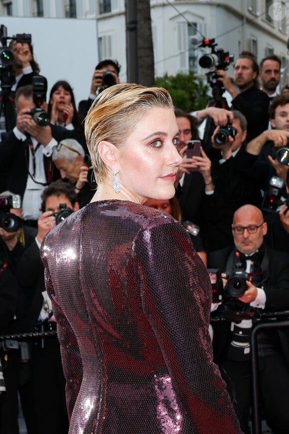 Greta Gerwig (Présidente du jury Longs Métrages) - Montée des marches du film " Le deuxième acte " pour la cérémonie d'ouverture du 77ème Festival International du Film de Cannes, au Palais des Festivals à Cannes. Le 14 mai 2024 © Jacovides-Moreau / Bestimage 