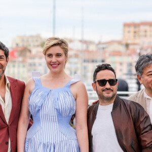 Omar Sy, Pierfrancesco Favino, Greta Gerwig (présidente du jury), Juan Antonio Bayona et Hirokazu Kore-eda au photocall de Jury lors du 77ème Festival International du Film de Cannes au Palais des Festivals à Cannes, France, le 14 mai 2024. © Jacovides-Moreau/Bestimage 