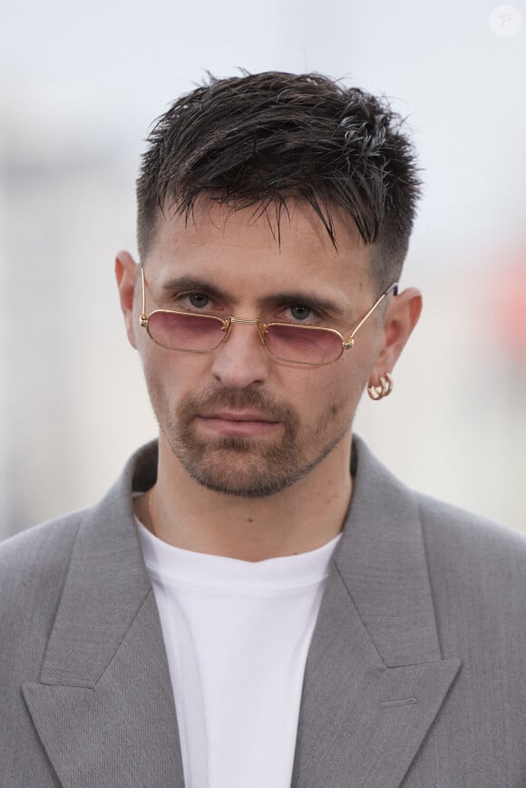 Des instants légers pour l'acteur victime d'une rumeur qui secoue le Festival de Cannes
Raphaël Quenard - Photocall du film "Le deuxième acte", présenté hors compétition, lors du 77ème Festival International du Film de Cannes (14 - 25 mai 2024), le 15 mai 2024.