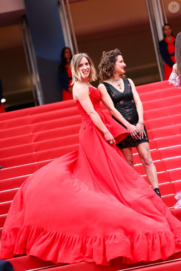 L'actrice a fait sensation dans une sublime robe rouge
 
Andréa Bescond, Antonia Buresi - Montée des marches du film " Diamant Brut " lors du 77ème Festival International du Film de Cannes, au Palais des Festivals à Cannes. Le 15 mai 2024 © Jacovides-Moreau / Bestimage