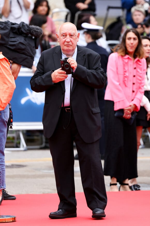 Raymond Depardon - Montée des marches du film « Diamant Brut » lors du 77ème Festival International du Film de Cannes, au Palais des Festivals à Cannes. Le 15 mai 2024 © Jacovides-Moreau / Bestimage