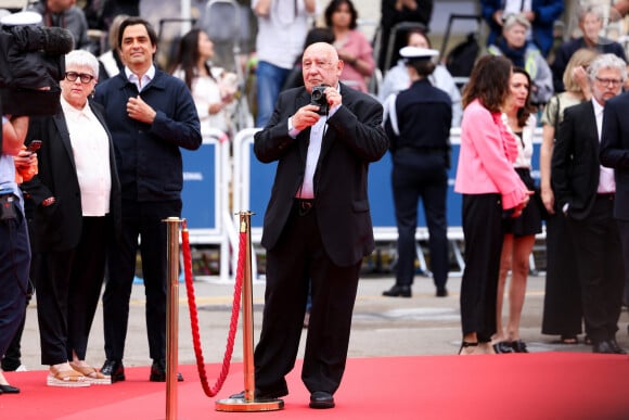 Raymond Depardon - Montée des marches du film « Diamant Brut » lors du 77ème Festival International du Film de Cannes, au Palais des Festivals à Cannes. Le 15 mai 2024 © Jacovides-Moreau / Bestimage