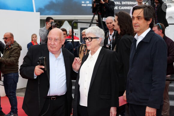 Raymond Depardon, sa femme Claudine Nougaret et Charles Gillibert - Montée des marches du film « Diamant Brut » lors du 77ème Festival International du Film de Cannes, au Palais des Festivals à Cannes. Le 15 mai 2024 © Jacovides-Moreau / Bestimage