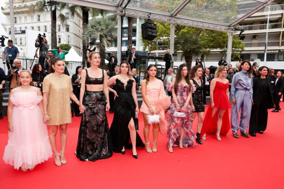 Ce mercredi 15 mai, Agathe Riedinger a présenté son film, Diamant Brut
 
Ashley Romano, Malou Khebizi, Agathe Riedinger (Habillée en Alexis Mabille, chaussures Louboutin), Kilia Fernane, Léa Gorla, Alexandra Noisier, Antonia Buresi, Andréa Bescond, Priscilla Bertin, Judith Nora - Montée des marches du film " Diamant Brut " lors du 77ème Festival International du Film de Cannes, au Palais des Festivals à Cannes. Le 15 mai 2024 © Jacovides-Moreau / Bestimage