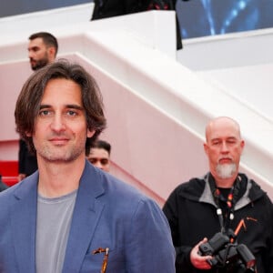 C'est le premier tapis rouge de Dimitri Rassam depuis l'annonce de sa séparation avec Charlotte Casiraghi

Dimitri Rassam - Montée des marches du film " Diamant Brut " lors du 77ème Festival International du Film de Cannes, au Palais des Festivals à Cannes. Le 15 mai 2024 © Jacovides-Moreau / Bestimage