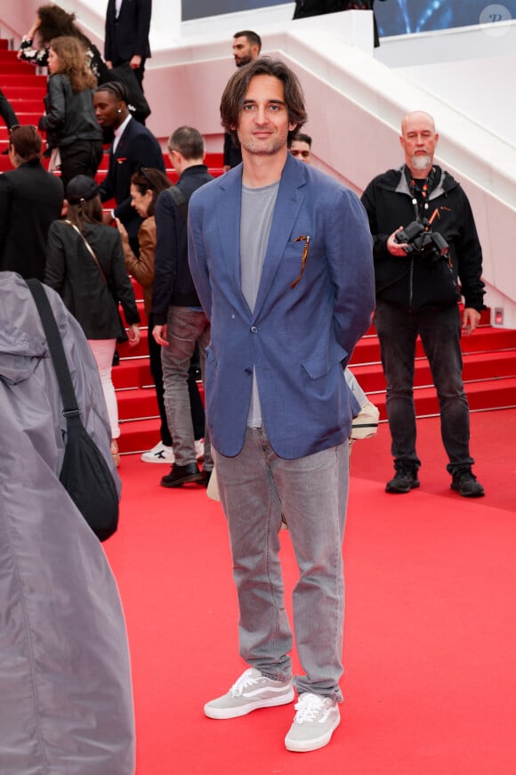 C'est le premier tapis rouge de Dimitri Rassam depuis l'annonce de sa séparation avec Charlotte Casiraghi

Dimitri Rassam - Montée des marches du film " Diamant Brut " lors du 77ème Festival International du Film de Cannes, au Palais des Festivals à Cannes. Le 15 mai 2024 © Jacovides-Moreau / Bestimage