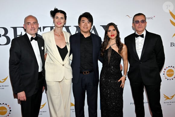 Gilles Muzas, Eglantine Eméyé, Lang Lang, Joyce Jonathan et Manuel Collas de la Roche, le président fondateur du Better World Fund, et Joyce Jonathan durant la soirée de gala de la fondation Better World Fund à l'hôtel Carlton à Cannes lors du 77ème Festival de Cannes 2024, le 15 mai. © Bruno Bebert/Bestimage  Better World Fund gala evening at the Carlton Hotel in Cannes during the 2024 Cannes Film Festival on May 15. 