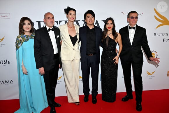 Gilles Muzas, Eglantine Eméyé, Lang Lang, Joyce Jonathan et Manuel Collas de la Roche, le président fondateur du Better World Fund, et Joyce Jonathan durant la soirée de gala de la fondation Better World Fund à l'hôtel Carlton à Cannes lors du 77ème Festival de Cannes 2024, le 15 mai. © Bruno Bebert/Bestimage 