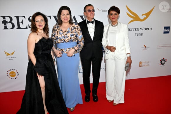 Manuel Collas de la Roche, le président fondateur du Better World Fund, et Najat Vallaud-Belkacem et guest durant la soirée de gala de la fondation Better World Fund à l'hôtel Carlton à Cannes lors du 77ème Festival de Cannes 2024, le 15 mai. © Bruno Bebert/Bestimage 