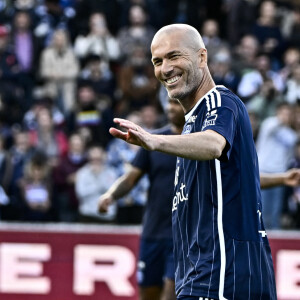 Zinedine Zidane était au match des 100 ans du Parc Lescure à Bordeaux
 
Zinedine Zidane - A l'occasion des 100 ans du parc Lescure, Bordeaux accueille au stade Chaban-Delmas un match de gala opposant les gloires des Girondins de Bordeaux au Variétés Club de France le mardi 14 mai 2024.