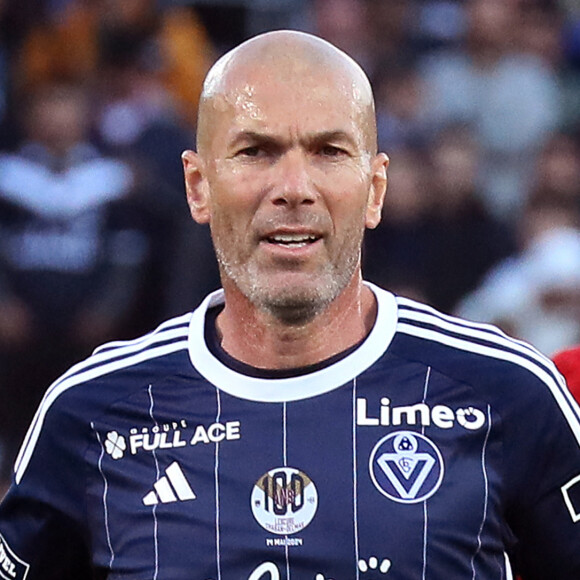 Un humoriste s'attire les foudres des internautes à cause de Zinedine Zidane
 
Zinedine Zidane - A l'occasion des 100 ans du parc Lescure, Bordeaux accueille au stade Chaban-Delmas un match de gala opposant les gloires des Girondins de Bordeaux au Variétés Club de France. © Patrick Bernard/ Bestimage