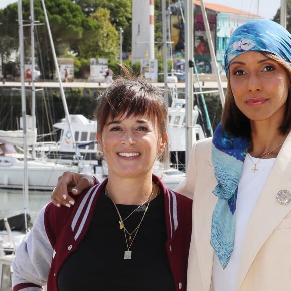 Sonia Rolland et Béatrice de La Boulaye - Photocall de la série "Tropiques Criminels" lors de la 24ème édition du Festival de la Fiction TV de La Rochelle, le 15 septembre 2022. © Patrick Bernard / Bestimage