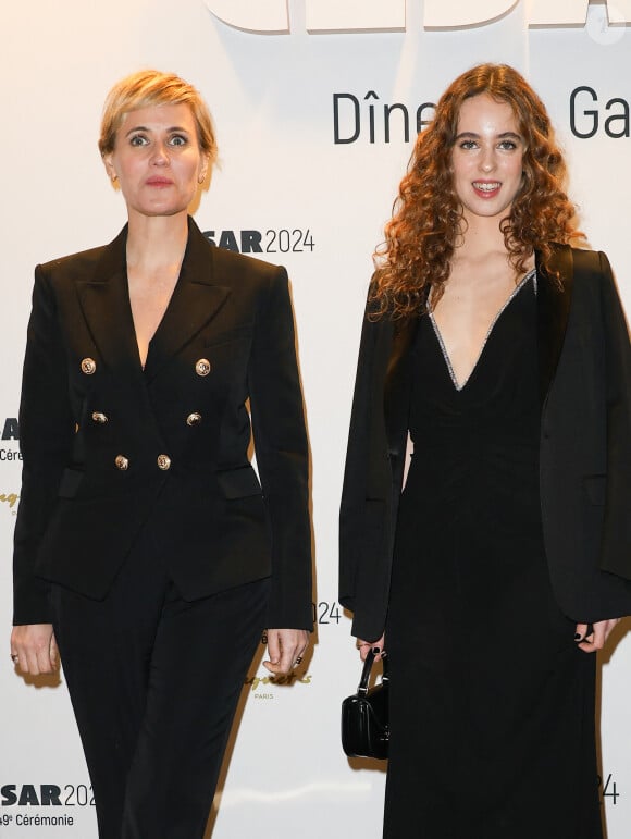 Judith Godrèche et sa fille Tess Barthélémy - Photocall de la 49ème édition de la cérémonie des César au Fouquet's à Paris Le 23 fevrier 2024 © Coadic Guirec / Bestimage