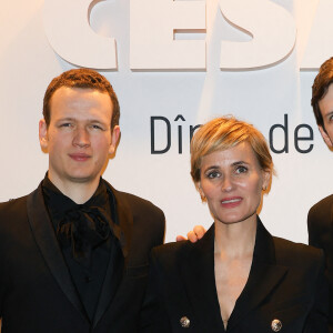 Noé Boon, Judith Godrèche et Richard Sears - Photocall de la 49ème édition de la cérémonie des César au Fouquet's à Paris Le 23 fevrier 2024 © Coadic Guirec / Bestimage