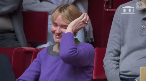 Judith Godrèche en larmes devant l'assemblée qui a approuvé la création d'une commission d'enquête sur les "abus et violences" dans le cinéma, l'audiovisuel, le spectacle vivant, la mode et la publicité.