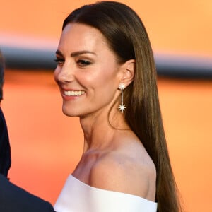 Un expert a même indiqué à "The Sun" qu'elle était un "pilier de taille" pendant cette convalescence.
Kate Catherine Middleton, duchesse de Cambridge - Première du film "Top Gun : Maverick" à Londres. Le 19 mai 2022