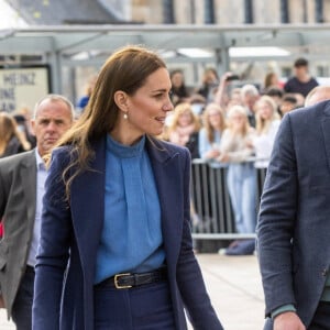 Le prince William, duc de Cambridge, et Kate Catherine Middleton, duchesse de Cambridge, à leur arrivée à l'université de Glasgow. Le couple princier est venu discuter de santé mentale et de bien-être avec les étudiants pendant la Semaine de sensibilisation à la santé mentale. Le 11 mai 2022 