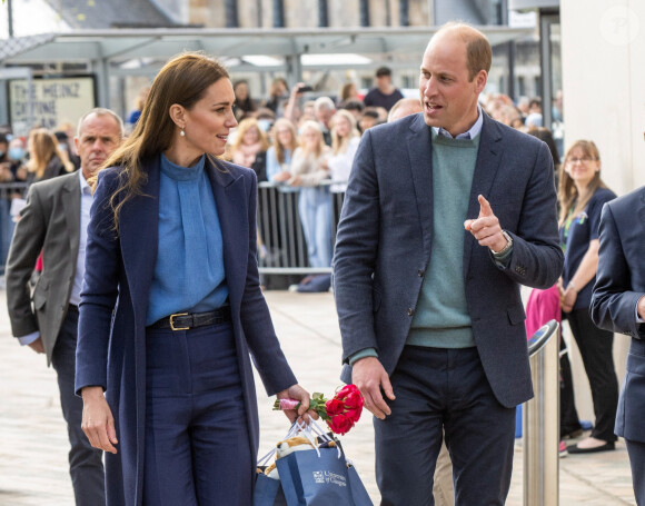 Le prince William, duc de Cambridge, et Kate Catherine Middleton, duchesse de Cambridge, à leur arrivée à l'université de Glasgow. Le couple princier est venu discuter de santé mentale et de bien-être avec les étudiants pendant la Semaine de sensibilisation à la santé mentale. Le 11 mai 2022 