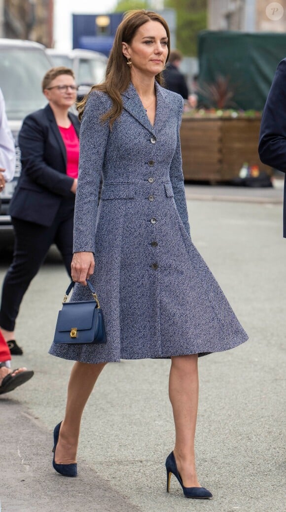 Catherine (Kate) Middleton, duchesse de Cambridge, assiste à l'ouverture officielle du mémorial Glade of Light à Manchester, Royaume Uni, le 10 mai 2022. Le mémorial commémore les victimes de l'attaque terroriste du 22 mai 2017 à la Manchester Arena. Il rend hommage aux 22 personnes dont la vie a été prise, ainsi qu'à la mémoire de tous ceux qui ont été blessés ou affectés. 