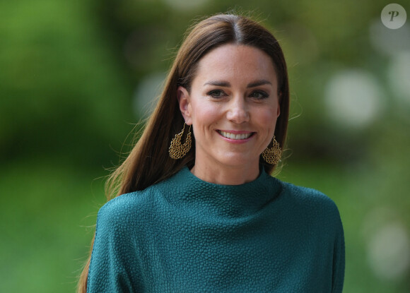 C'est donc à elle que Kate se confie si elle en ressent le besoin !
Kate Catherine Middleton, duchesse de Cambridge, va remettre le prix "British Fashion Council" au Design Museum de Londres. Le 4 mai 2022 