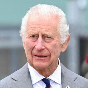 Charles III s'est rendu à une soirée pas vraiment planifiée dans la semaine
Le roi Charles III d'Angleterre remet officiellement le rôle de colonel en chef de l'Army Air Corps au prince de Galles à la base militaire Army Aviation Center de Middle Wallop, Hampshire, Royaume Uni. © Justin Goff/GoffPhotos/Bestimage 